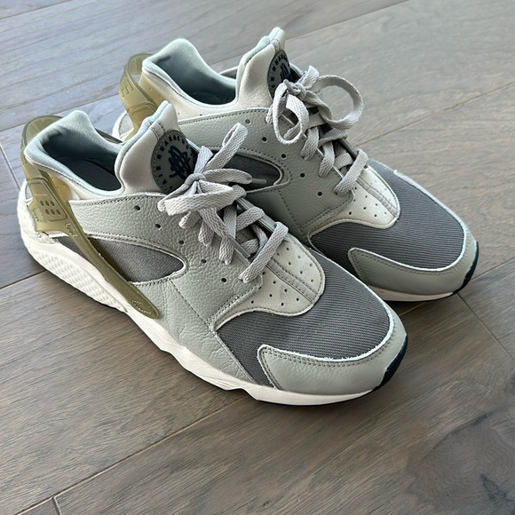 Nike Hurache - Picture 1 of 6